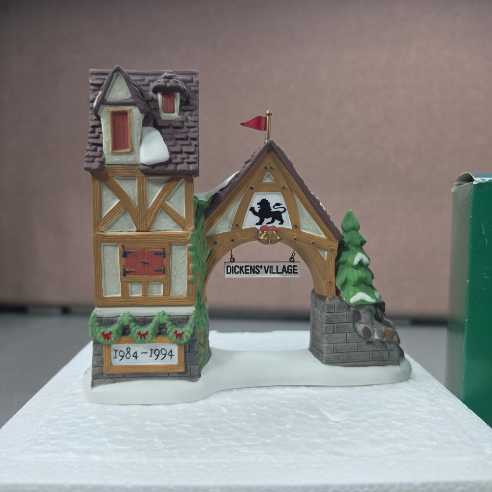 Dept 56 Postern Dickens Village Accessory Multicolor Excellent 10th Anniv